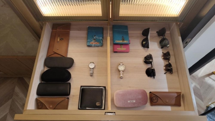 8 Best Ways To Organize Your Purse