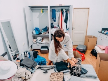 A Simple Guide to Decluttering Your Home Faster