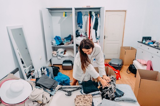 A Simple Guide to Decluttering Your Home Faster